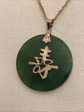 Vintage Jade Round Pendant Necklace with Gold Tone Chinese Longevity character